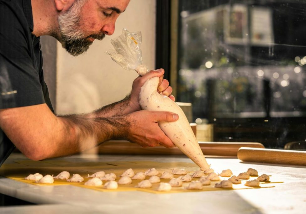 FORMACIÓN PARA PROFESIONALES PASTELEROS Y COCINEROS